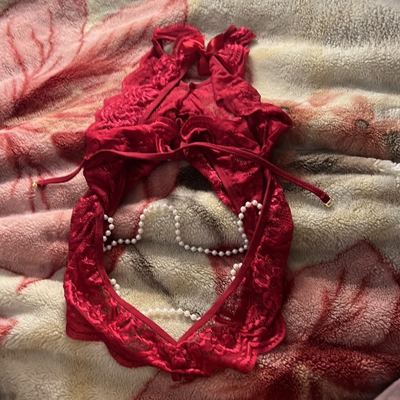 Crotchless red lace Pearl halter teddy - Picture 2 of 3
